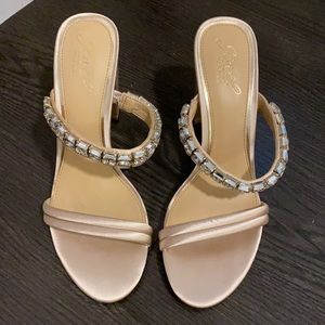 Jewel Badgley Mischka Katherine heels